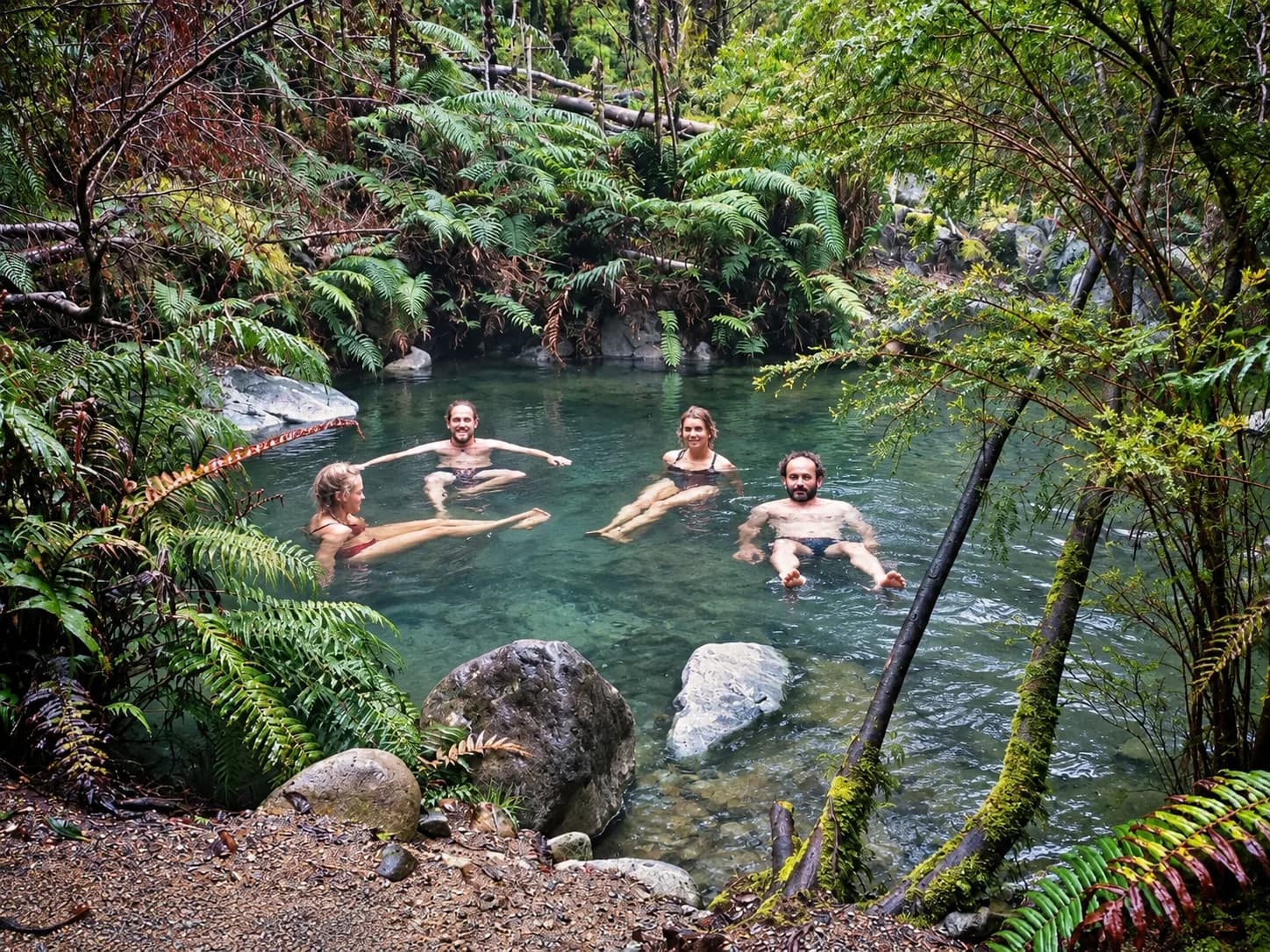 Actividad a bordo durante una travesía por los canales patagónicos