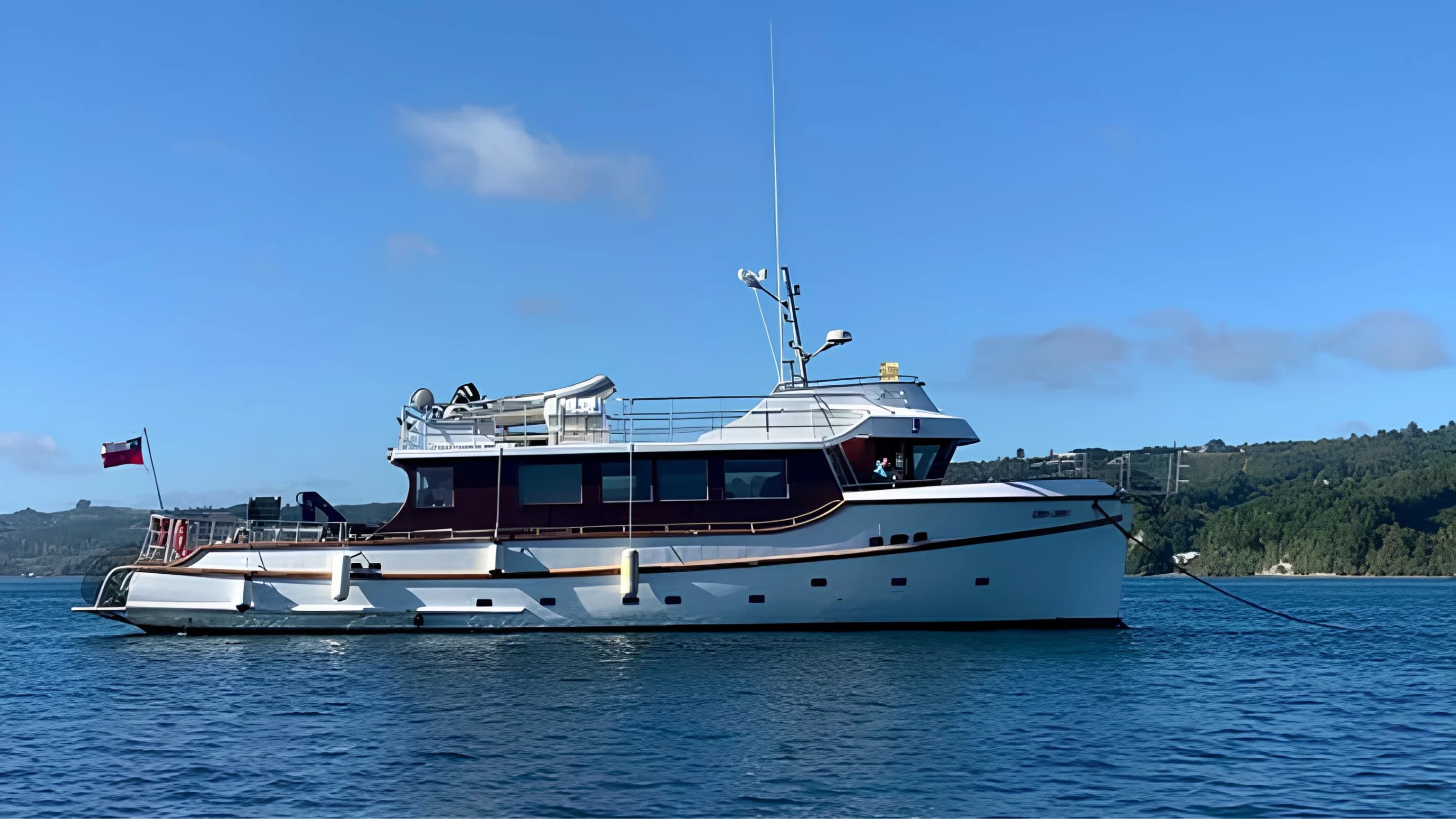 Yate Sofía Victoria navegando en aguas del sur de Chile