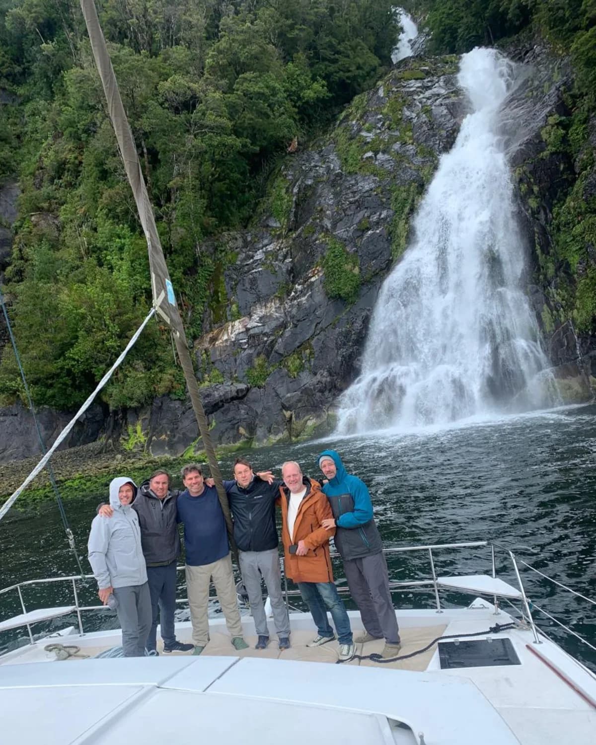 Charter privado Western Patagonia — grupo en el fiordo