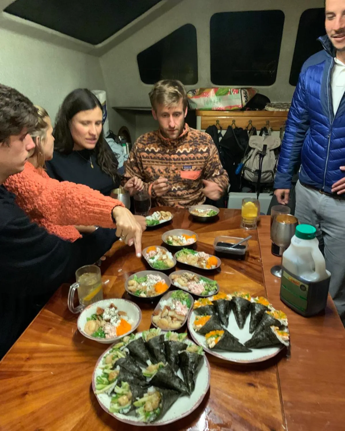 Charter privado Western Patagonia — cena a bordo